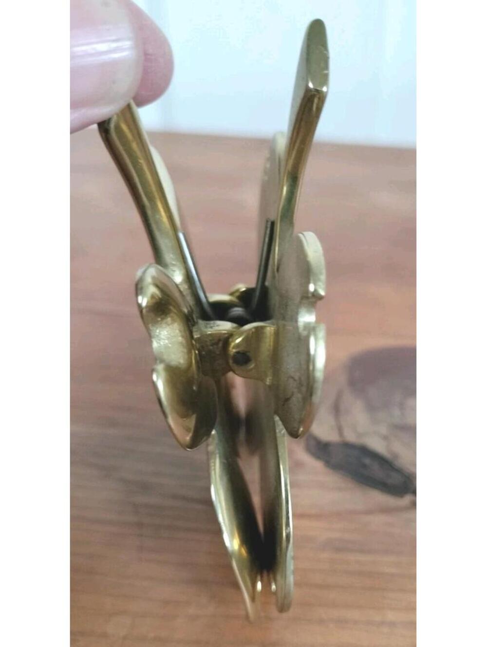 Vintage Virginia Metalcrafters Brass Dogwood Flower Paperweight Clip VMC 7-6 MCM - Picture 3 of 9